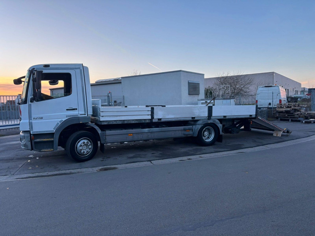 Mercedes-Benz Atgeo 1216. Pritsche 6.00m. LBW. Klima. - Dropside/ Flatbed truck: picture 3 Mercedes-Benz Atgeo 1216. Pritsche 6.00m. LBW. Klima. - Dropside/ Flatbed truck: picture 3