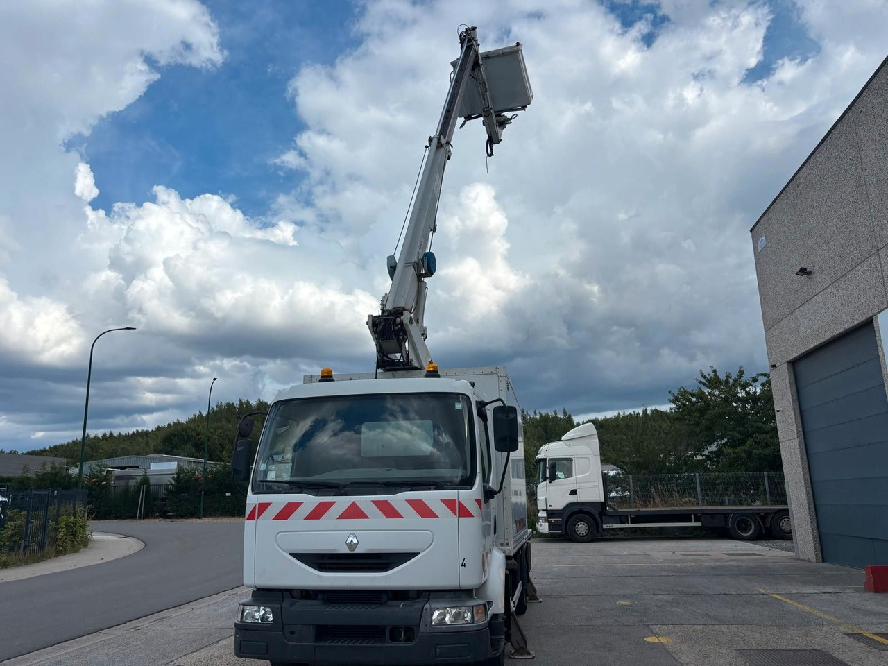 Renault Midlum 220dCi. Hubarbeitsbühne 16m. - Truck mounted aerial platform: picture 3 Renault Midlum 220dCi. Hubarbeitsbühne 16m. - Truck mounted aerial platform: picture 3