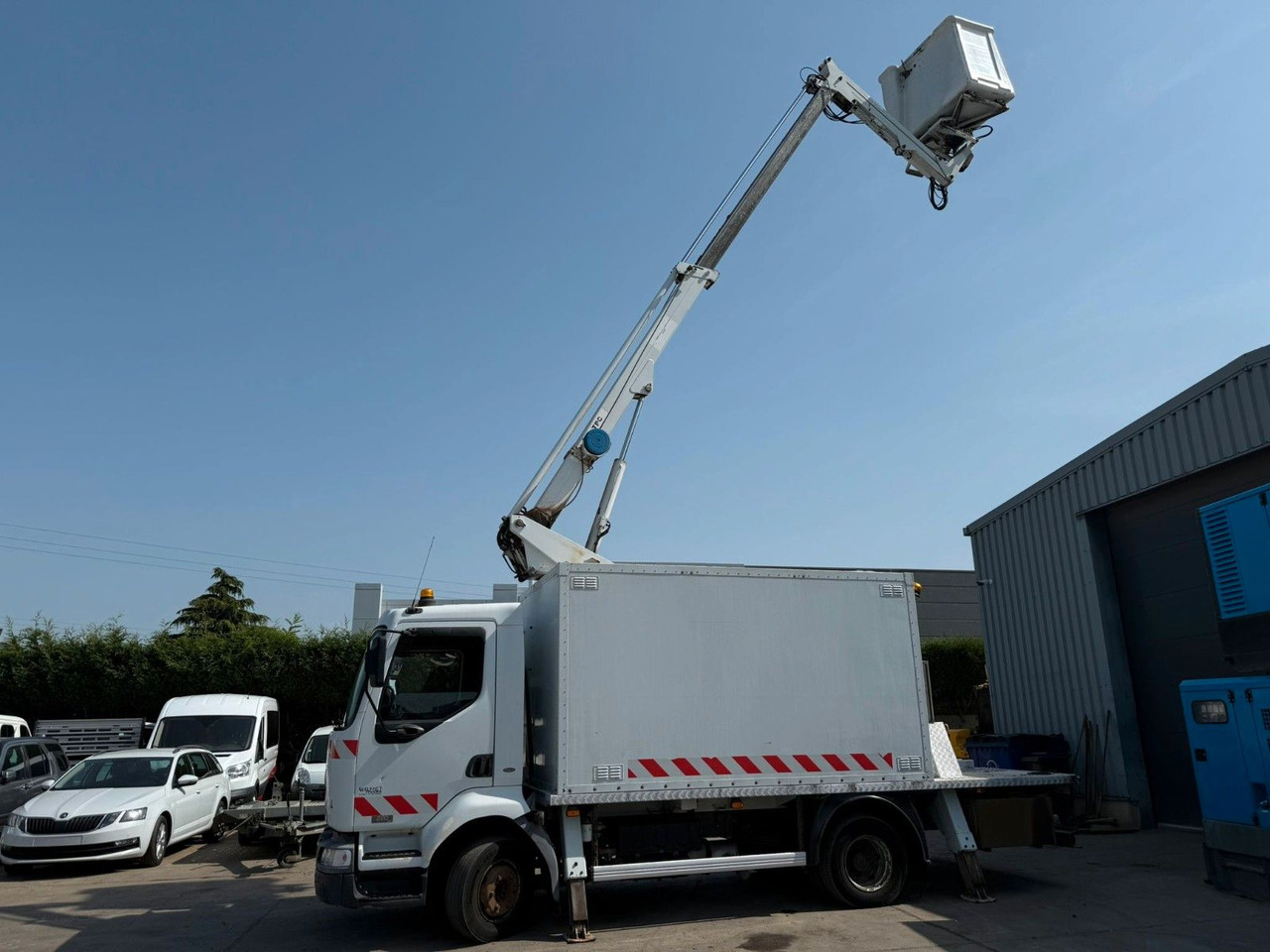 Renault Midlum 220dCi. Hubarbeitsbühne 16m. - Truck mounted aerial platform: picture 2 Renault Midlum 220dCi. Hubarbeitsbühne 16m. - Truck mounted aerial platform: picture 2