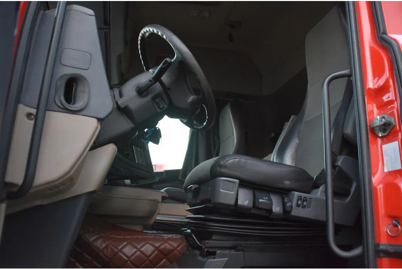 Scania R450 HL 6x2/4 - SCR ONLY - EURO 6 - 955 TKM - AIRCO - CAB HEATER - 2 x FUEL TANKS - SPECIAL EXHAUST PIPES - - Tractor unit: picture 4 Scania R450 HL 6x2/4 - SCR ONLY - EURO 6 - 955 TKM - AIRCO - CAB HEATER - 2 x FUEL TANKS - SPECIAL EXHAUST PIPES - - Tractor unit: picture 4