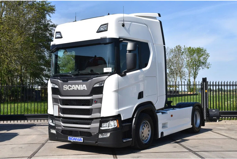 Scania R450 NGS 4x2 - RETARDER - ACC - 667 TKM - PARK. AIRCO - 4 POINT AIRSUSP. REAR - 2 x FUEL TANKS - LED LIGHTS - - Tractor unit: picture 1 Scania R450 NGS 4x2 - RETARDER - ACC - 667 TKM - PARK. AIRCO - 4 POINT AIRSUSP. REAR - 2 x FUEL TANKS - LED LIGHTS - - Tractor unit: picture 1