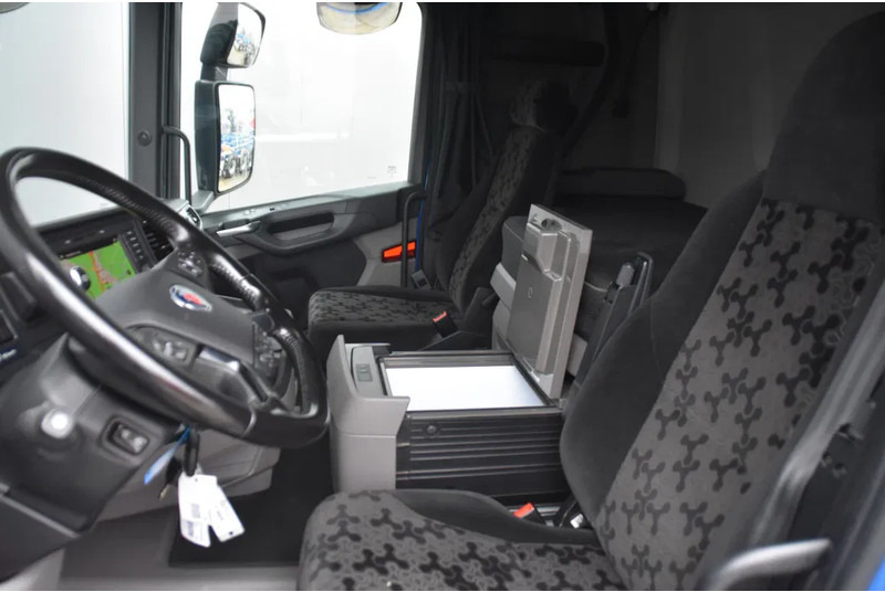 Scania R460 NGS 4x2 - SUPER - RETARDER - 319 TKM - PARK. AIRCO - ACC - NAVI - 2 x FUEL TANKS - TOP CONDITION - - Tractor unit: picture 5 Scania R460 NGS 4x2 - SUPER - RETARDER - 319 TKM - PARK. AIRCO - ACC - NAVI - 2 x FUEL TANKS - TOP CONDITION - - Tractor unit: picture 5