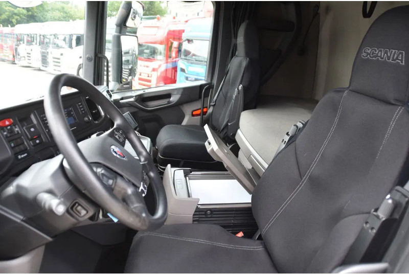Scania S410 4x2EB MEGA 95 cm or 103 cm driving height - RETARDER - 822 TKM - FULL AIR - PARK. AIRCO - 2 x FUEL TANKS - TOP CONDITION - - Tractor unit: picture 5 Scania S410 4x2EB MEGA 95 cm or 103 cm driving height - RETARDER - 822 TKM - FULL AIR - PARK. AIRCO - 2 x FUEL TANKS - TOP CONDITION - - Tractor unit: picture 5