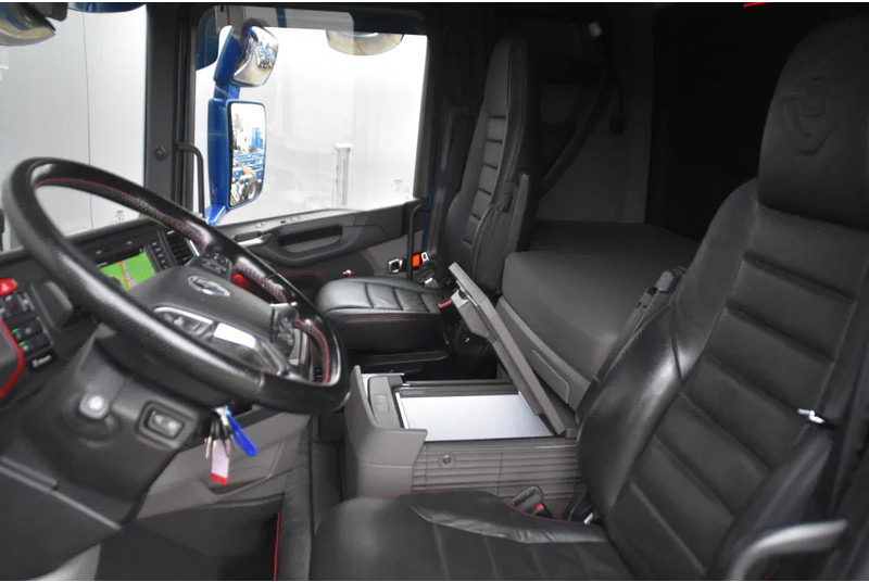 Scania S520 V8 NGS 4x2NB - RETARDER - 691 TKM - FULL AIR - PARK. AIRCO - 2 x FUEL TANKS - LED - PAINTED WHEELS - LIKE NEW ! - Tractor unit: picture 5 Scania S520 V8 NGS 4x2NB - RETARDER - 691 TKM - FULL AIR - PARK. AIRCO - 2 x FUEL TANKS - LED - PAINTED WHEELS - LIKE NEW ! - Tractor unit: picture 5