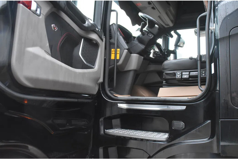 Scania S580 V8 NGS 4x2NB - HYDRAULICS - FULL AIR - RETARDER - 541 TKM - PARK. AIRCO - TV - PTO - ALCOA'S - LED - - Tractor unit: picture 4 Scania S580 V8 NGS 4x2NB - HYDRAULICS - FULL AIR - RETARDER - 541 TKM - PARK. AIRCO - TV - PTO - ALCOA'S - LED - - Tractor unit: picture 4