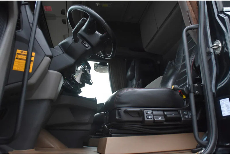 Scania S580 V8 NGS 4x2NB - HYDRAULICS - FULL AIR - RETARDER - 541 TKM - PARK. AIRCO - TV - PTO - ALCOA'S - LED - - Tractor unit: picture 5 Scania S580 V8 NGS 4x2NB - HYDRAULICS - FULL AIR - RETARDER - 541 TKM - PARK. AIRCO - TV - PTO - ALCOA'S - LED - - Tractor unit: picture 5