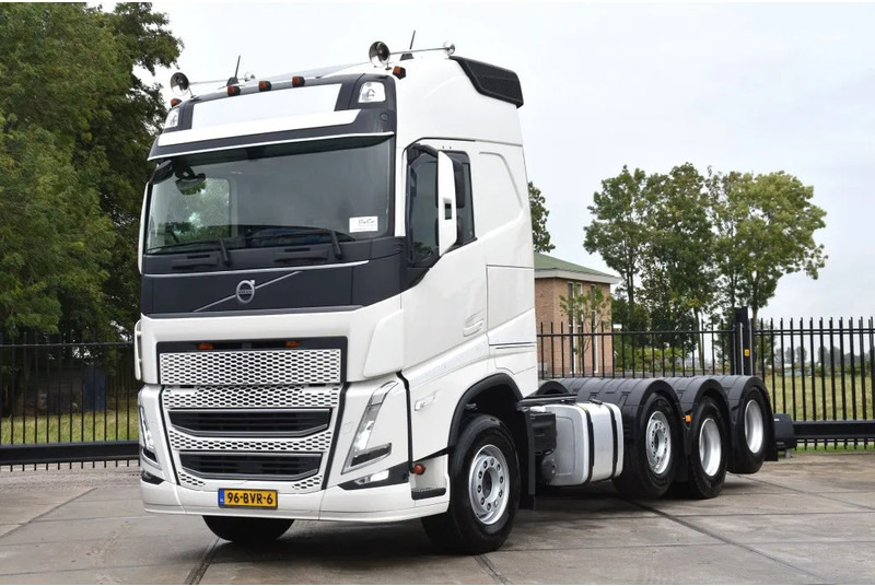 Volvo FH 500 Globe 8x2/4 - 147 TKM - PARK. AIRCO - 10 TONS FRONT AXLE - LEATHER SEATS - PTO - LED LIGHTS - TOP CONDITION - - Cab chassis truck: picture 2 Volvo FH 500 Globe 8x2/4 - 147 TKM - PARK. AIRCO - 10 TONS FRONT AXLE - LEATHER SEATS - PTO - LED LIGHTS - TOP CONDITION - - Cab chassis truck: picture 2