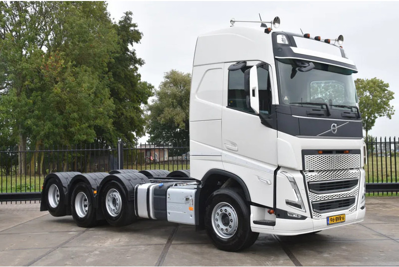 Volvo FH 500 Globe 8x2/4 - 147 TKM - PARK. AIRCO - 10 TONS FRONT AXLE - LEATHER SEATS - PTO - LED LIGHTS - TOP CONDITION - - Cab chassis truck: picture 1 Volvo FH 500 Globe 8x2/4 - 147 TKM - PARK. AIRCO - 10 TONS FRONT AXLE - LEATHER SEATS - PTO - LED LIGHTS - TOP CONDITION - - Cab chassis truck: picture 1