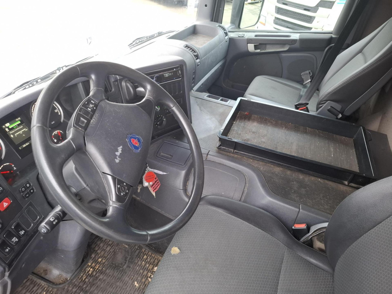 SCANIA SCANIA P250 Fourgon Hayon - Cab chassis truck: picture 3 SCANIA SCANIA P250 Fourgon Hayon - Cab chassis truck: picture 3