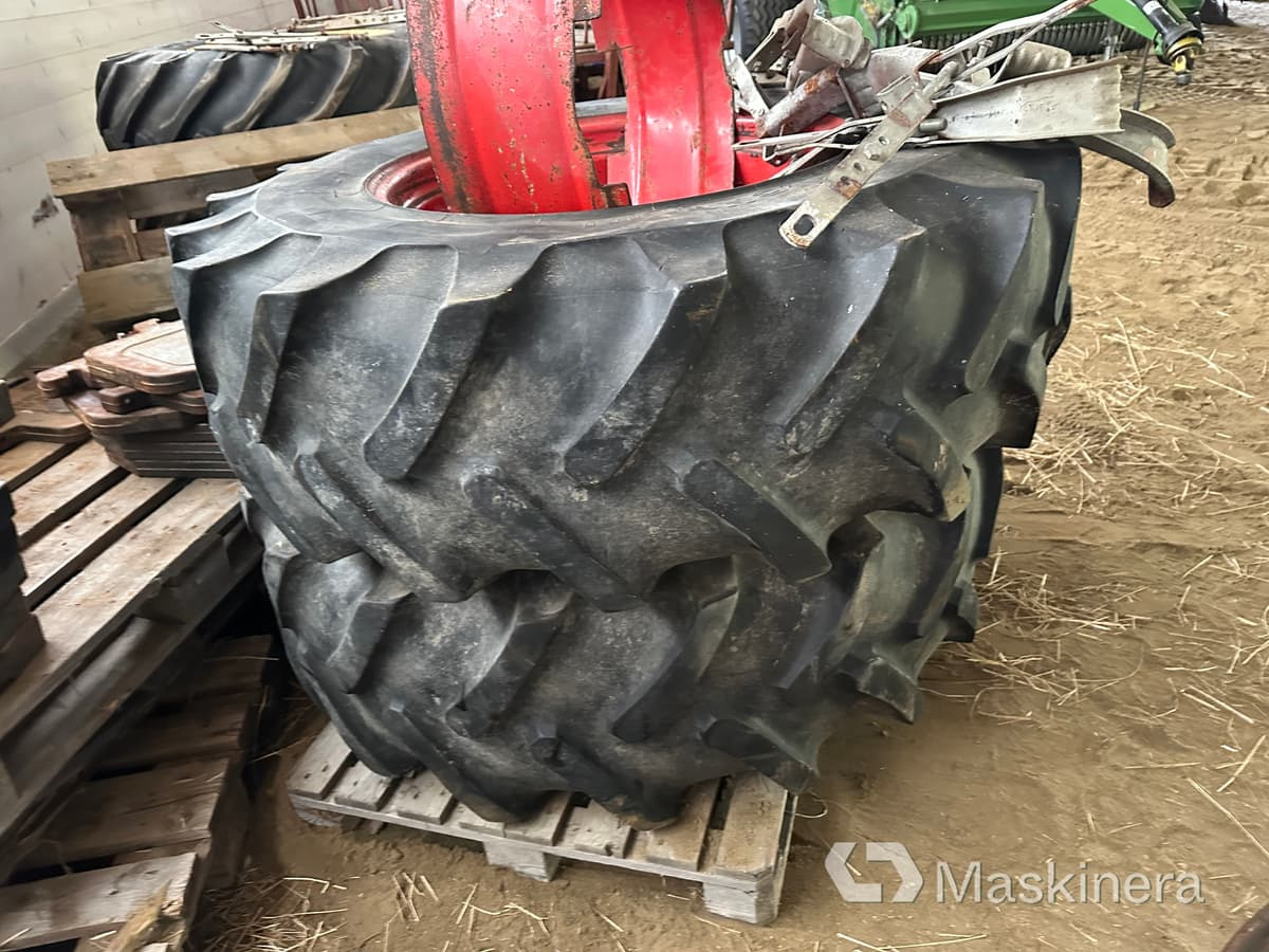 Dubbelmontage Michelin 16.9 R28 - Tire for Agricultural machinery: picture 4 Dubbelmontage Michelin 16.9 R28 - Tire for Agricultural machinery: picture 4