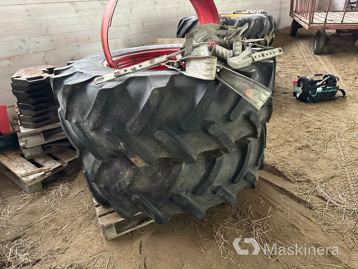 Dubbelmontage Michelin 16.9 R28 - Tire for Agricultural machinery: picture 3 Dubbelmontage Michelin 16.9 R28 - Tire for Agricultural machinery: picture 3