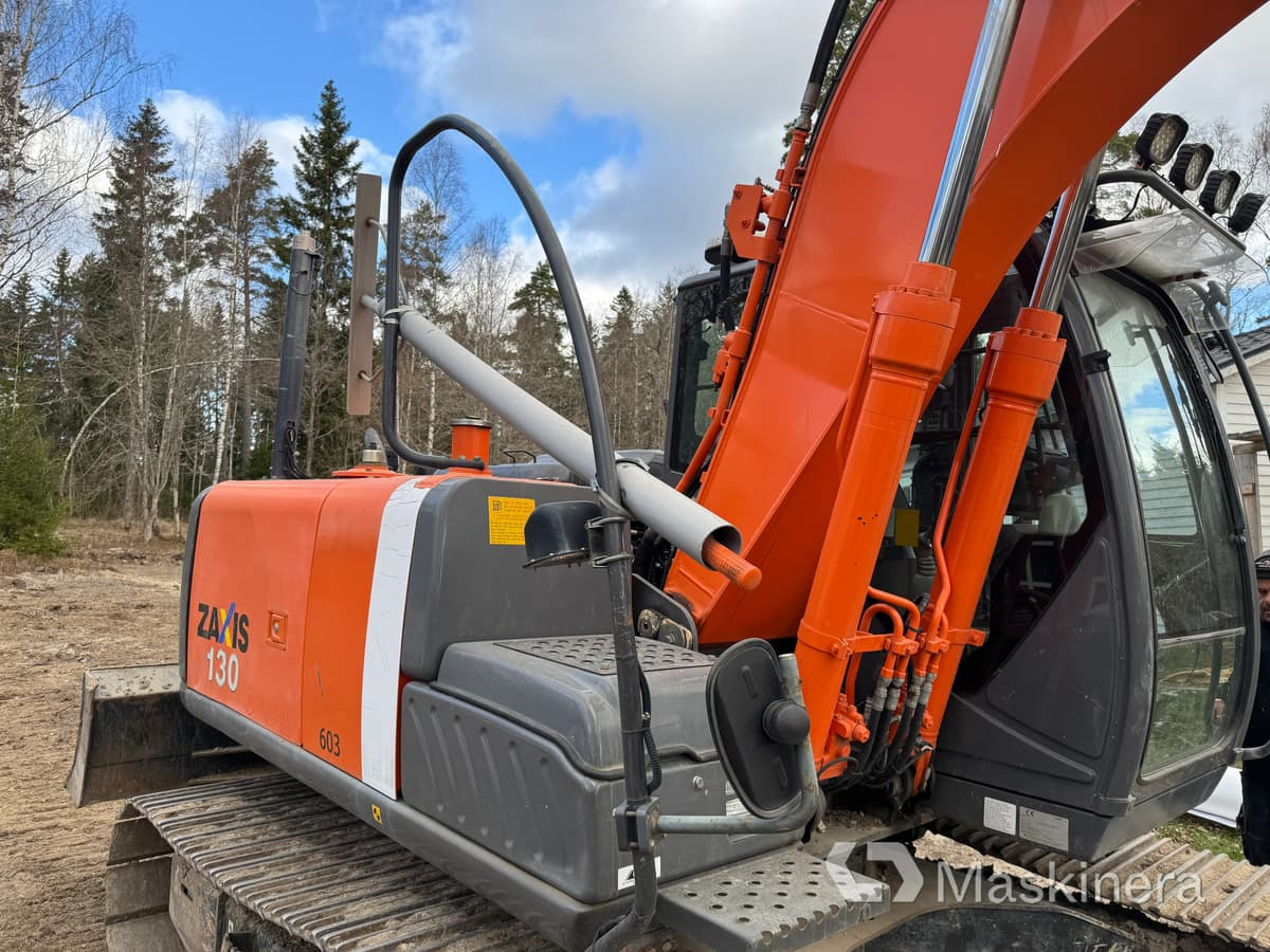 Crawler excavator Grävmaskin Hitachi ZX130-3: picture 13