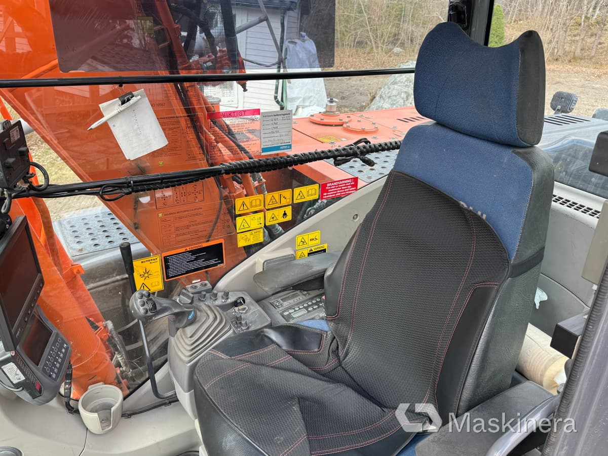 Crawler excavator Grävmaskin Hitachi ZX130-3: picture 17