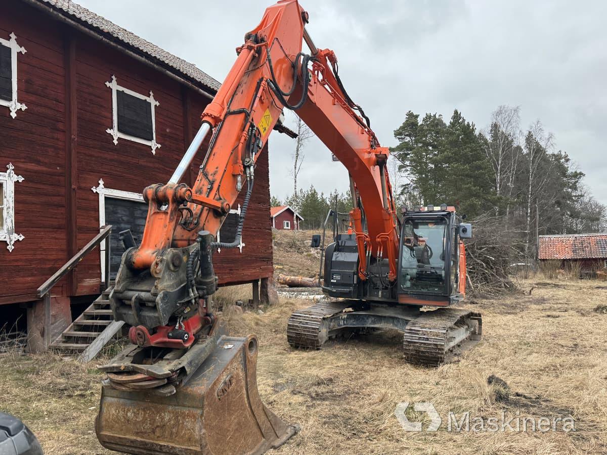 Grävmaskin Hitachi ZX225USLC-5B med redskap - Crawler excavator: picture 2 Grävmaskin Hitachi ZX225USLC-5B med redskap - Crawler excavator: picture 2