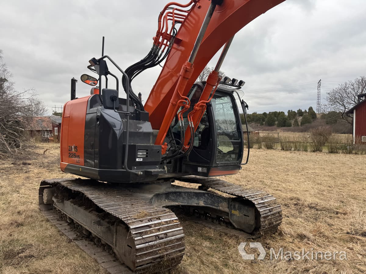 Grävmaskin Hitachi ZX225USLC-5B med redskap - Crawler excavator: picture 4 Grävmaskin Hitachi ZX225USLC-5B med redskap - Crawler excavator: picture 4