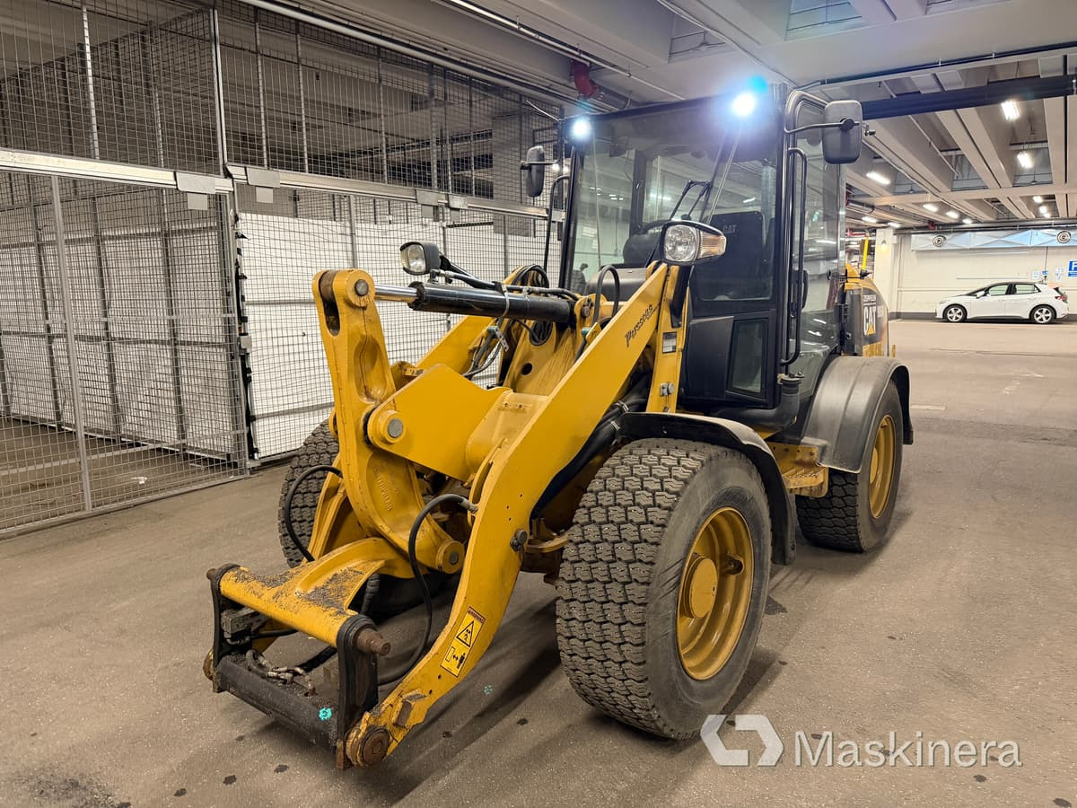 Hjullastare CAT 906M med tillbehör - Wheel loader: picture 2 Hjullastare CAT 906M med tillbehör - Wheel loader: picture 2