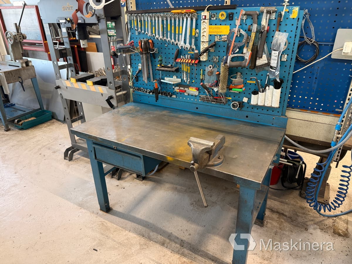 Arbetsbord med verktygstavla - Industrial equipment: picture 1 Arbetsbord med verktygstavla - Industrial equipment: picture 1