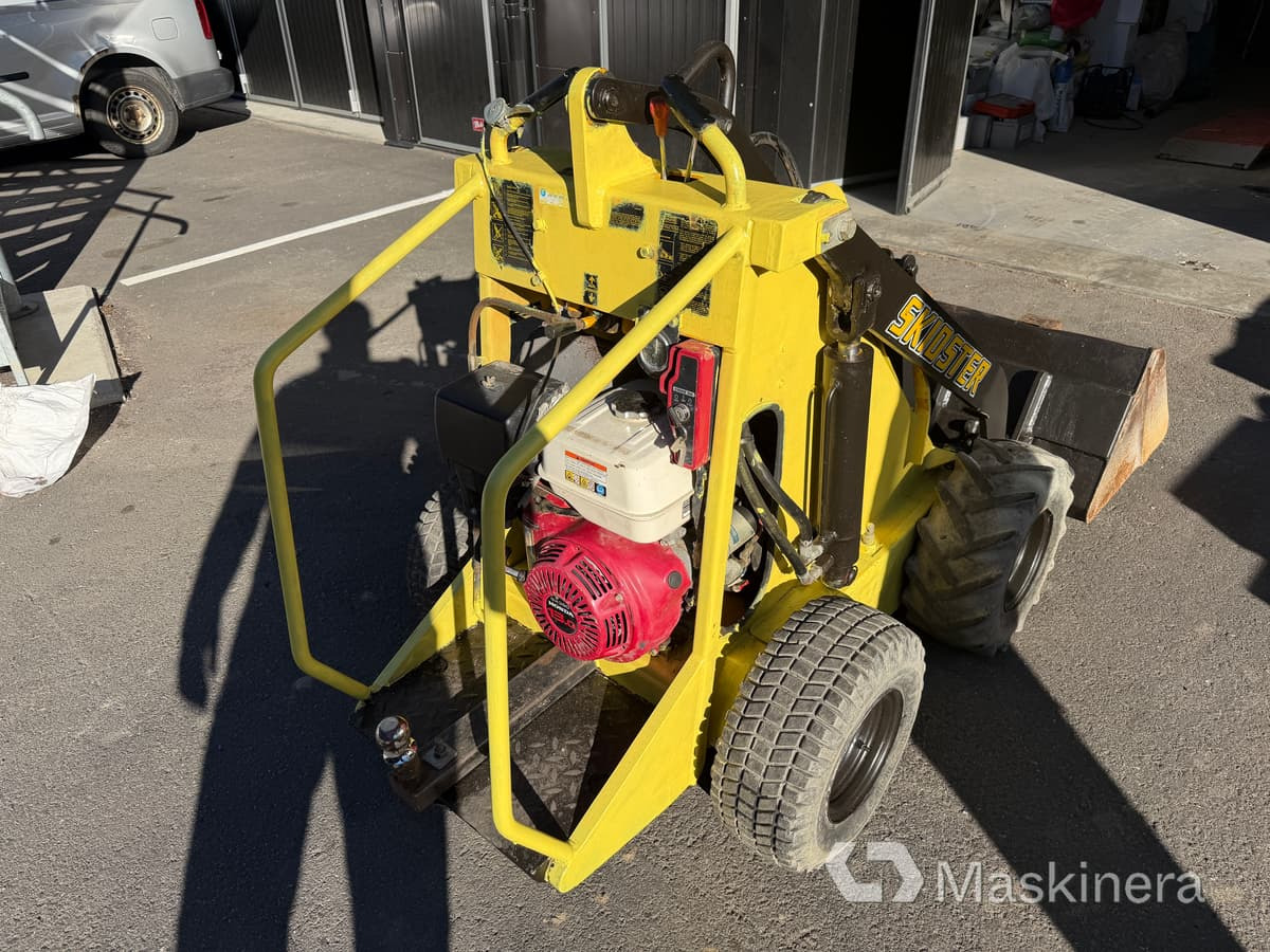Minilastare Skidtser M10X - Skid steer loader: picture 5 Minilastare Skidtser M10X - Skid steer loader: picture 5
