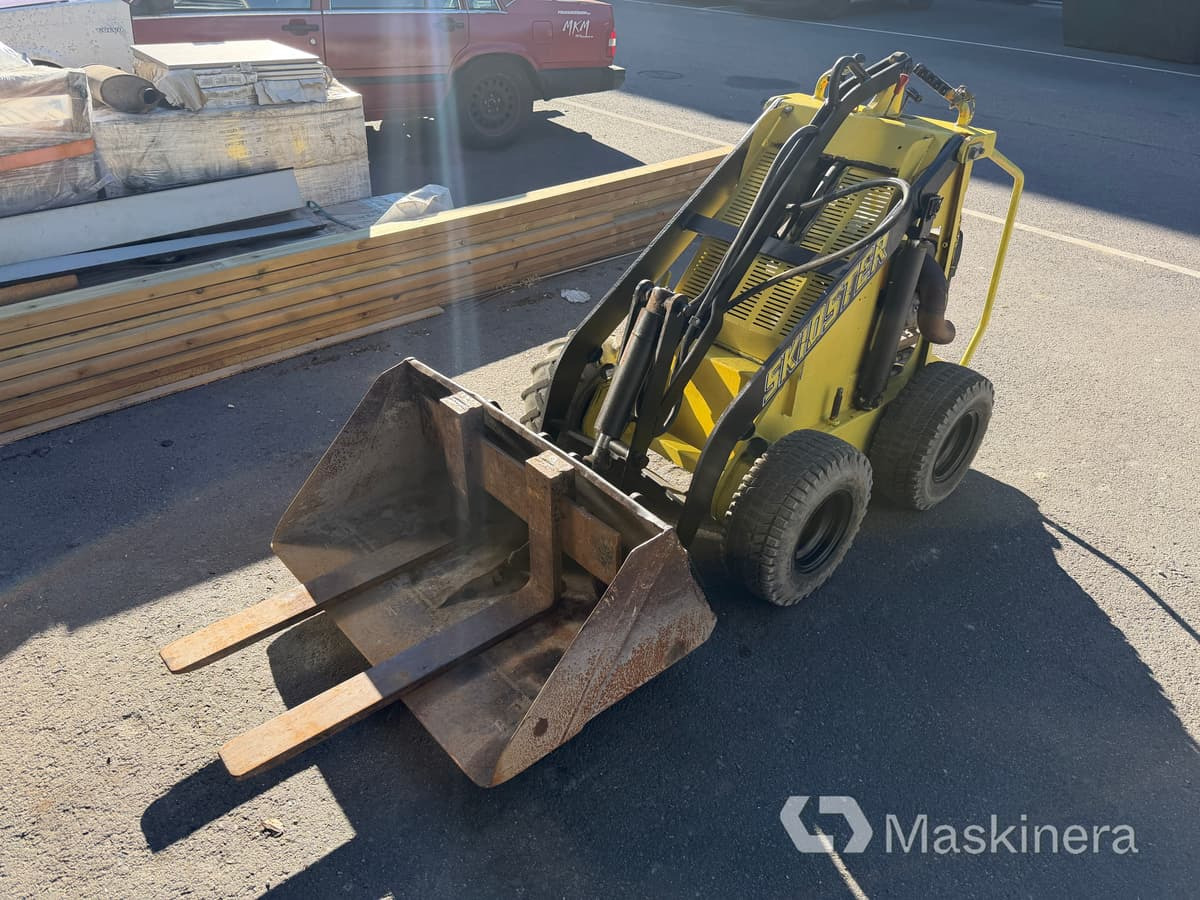 Minilastare Skidtser M10X - Skid steer loader: picture 1 Minilastare Skidtser M10X - Skid steer loader: picture 1