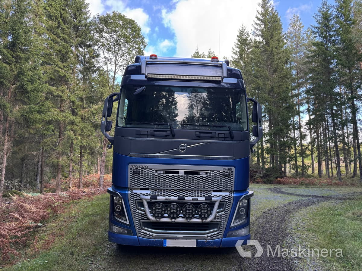 Flisbil Volvo FH16 8X4 med kran & sidtipp - Tractor unit, Tipper trailer: picture 2 Flisbil Volvo FH16 8X4 med kran & sidtipp - Tractor unit, Tipper trailer: picture 2