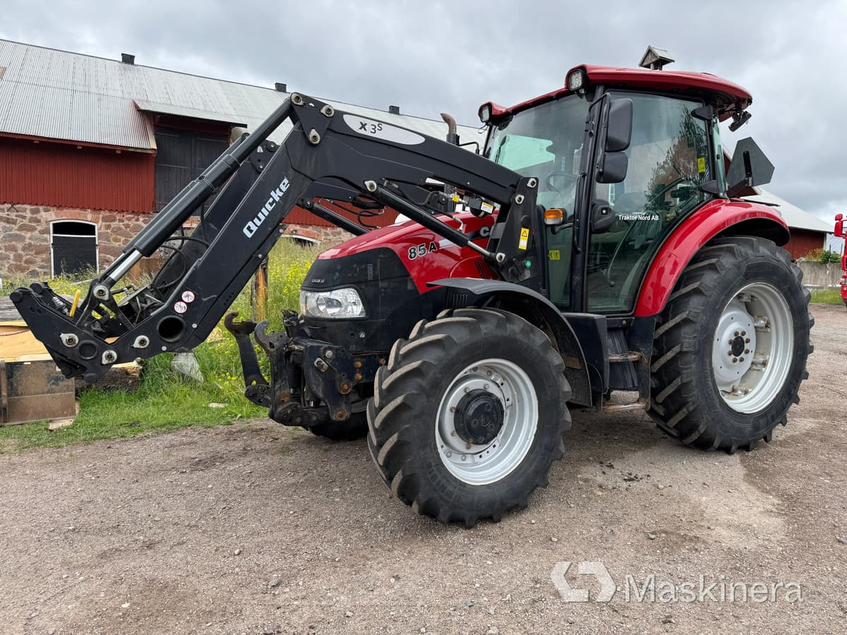 Traktor Case Farmall 85A med lastare - Farm tractor: picture 1 Traktor Case Farmall 85A med lastare - Farm tractor: picture 1