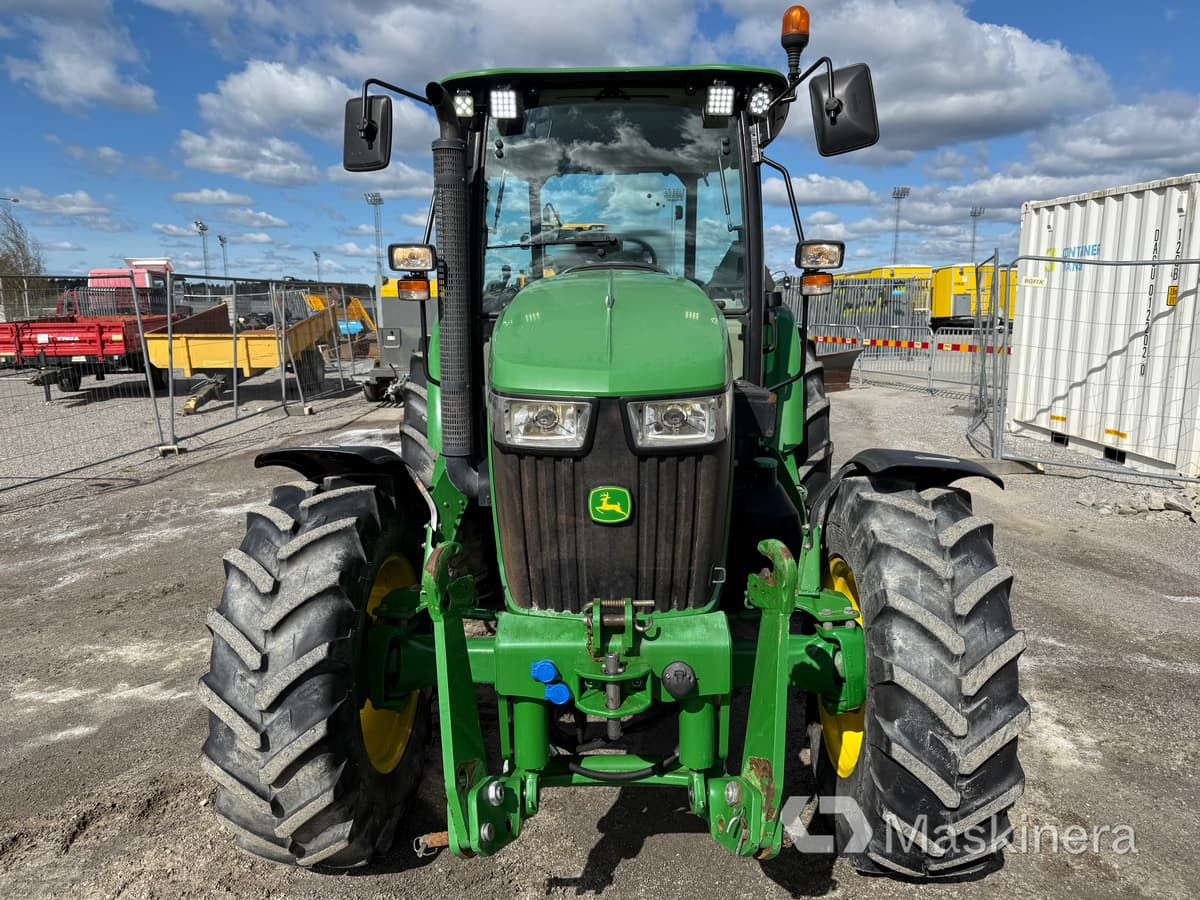 Traktor John Deere 5075M med snöutrustning - Farm tractor: picture 2 Traktor John Deere 5075M med snöutrustning - Farm tractor: picture 2