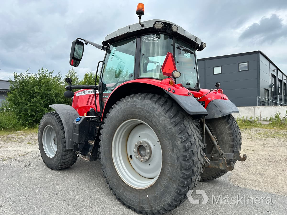 Traktor Massey Fergusson MF 6715 S med Bigab 10-14 G2 lastväxlarvagn - Farm tractor: picture 3 Traktor Massey Fergusson MF 6715 S med Bigab 10-14 G2 lastväxlarvagn - Farm tractor: picture 3
