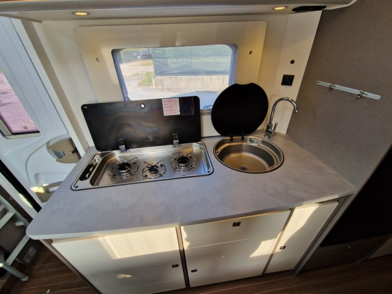 Alcove motorhome Etrusco A 7300 DB: picture 10