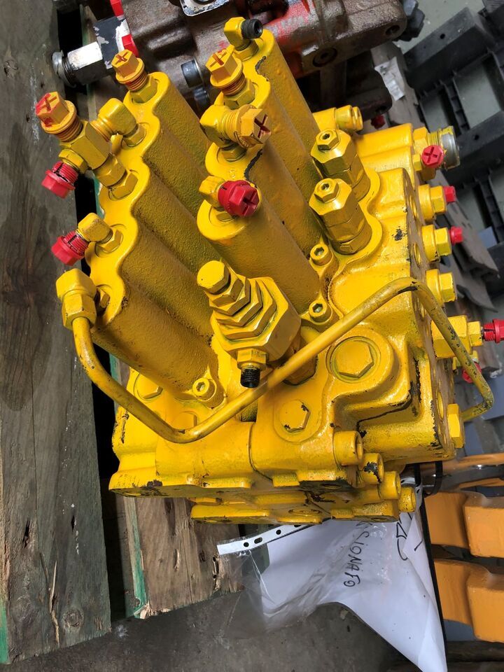 JCB JS220 - Hydraulic valve for Crawler excavator: picture 1 JCB JS220 - Hydraulic valve for Crawler excavator: picture 1
