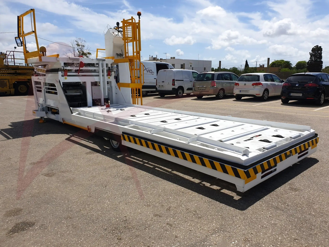 AIR MARREL LAM3500 - Aircraft cargo loader: picture 4 AIR MARREL LAM3500 - Aircraft cargo loader: picture 4