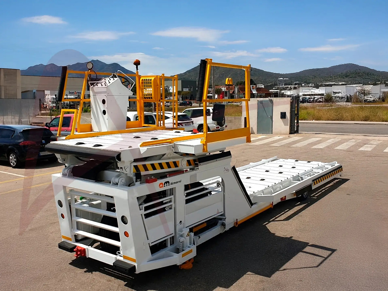 AIR MARREL LAM3500 - Aircraft cargo loader: picture 1 AIR MARREL LAM3500 - Aircraft cargo loader: picture 1