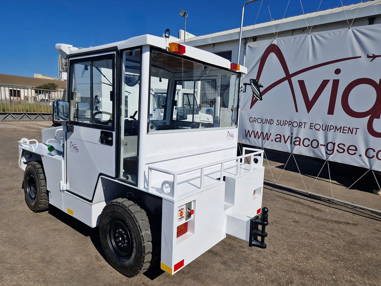 EINSA TA-5 - Baggage tractor: picture 2 EINSA TA-5 - Baggage tractor: picture 2
