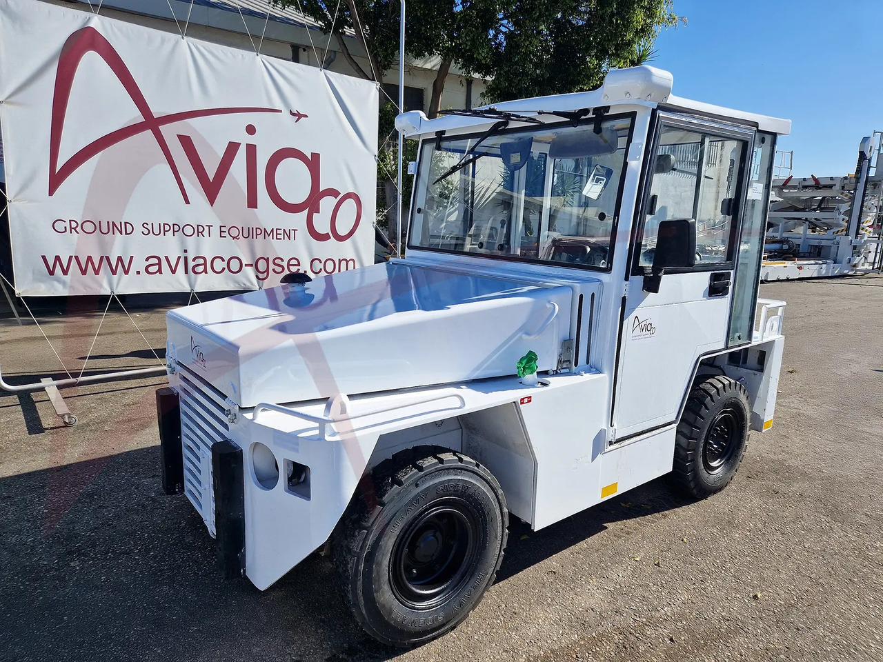 EINSA TA-5 - Baggage tractor: picture 3 EINSA TA-5 - Baggage tractor: picture 3