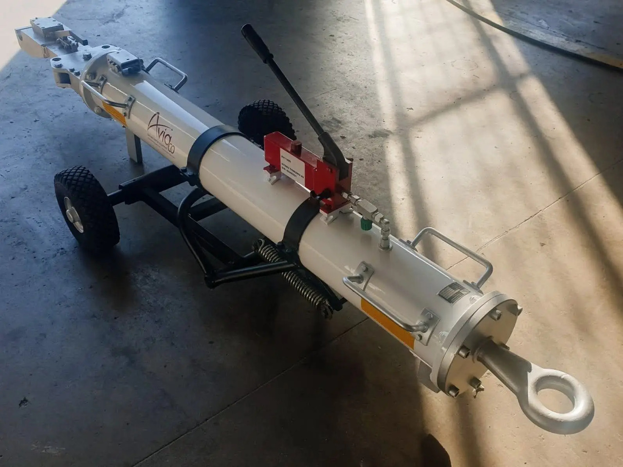 HYDRO TOWUNIV-4S - Ground support equipment: picture 2 HYDRO TOWUNIV-4S - Ground support equipment: picture 2