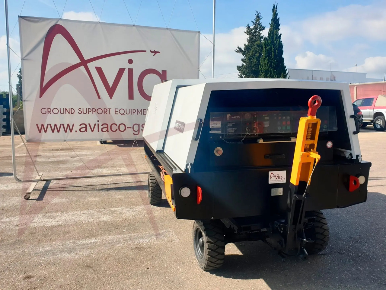 HOUCHIN C690 - Ground power unit: picture 2 HOUCHIN C690 - Ground power unit: picture 2