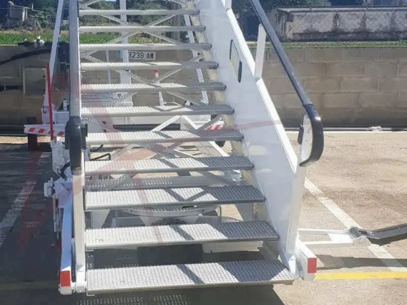 HUNERT 5.17-01 - Passenger stairs: picture 3 HUNERT 5.17-01 - Passenger stairs: picture 3