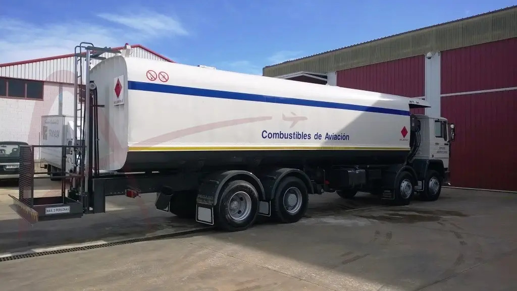 JET A1 - Tank truck: picture 2 JET A1 - Tank truck: picture 2