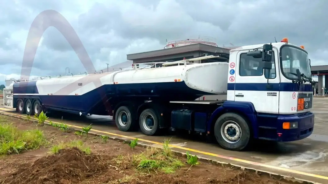 MAN 33-343 - Tank truck: picture 2 MAN 33-343 - Tank truck: picture 2