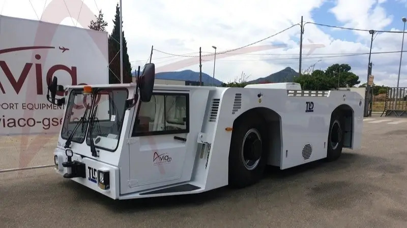 TLD TMX-450 - Pushback tractor: picture 2 TLD TMX-450 - Pushback tractor: picture 2