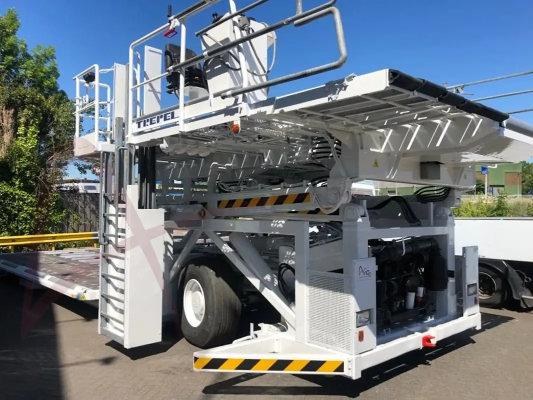 TREPEL CHAMP 200 - Aircraft cargo loader: picture 1 TREPEL CHAMP 200 - Aircraft cargo loader: picture 1