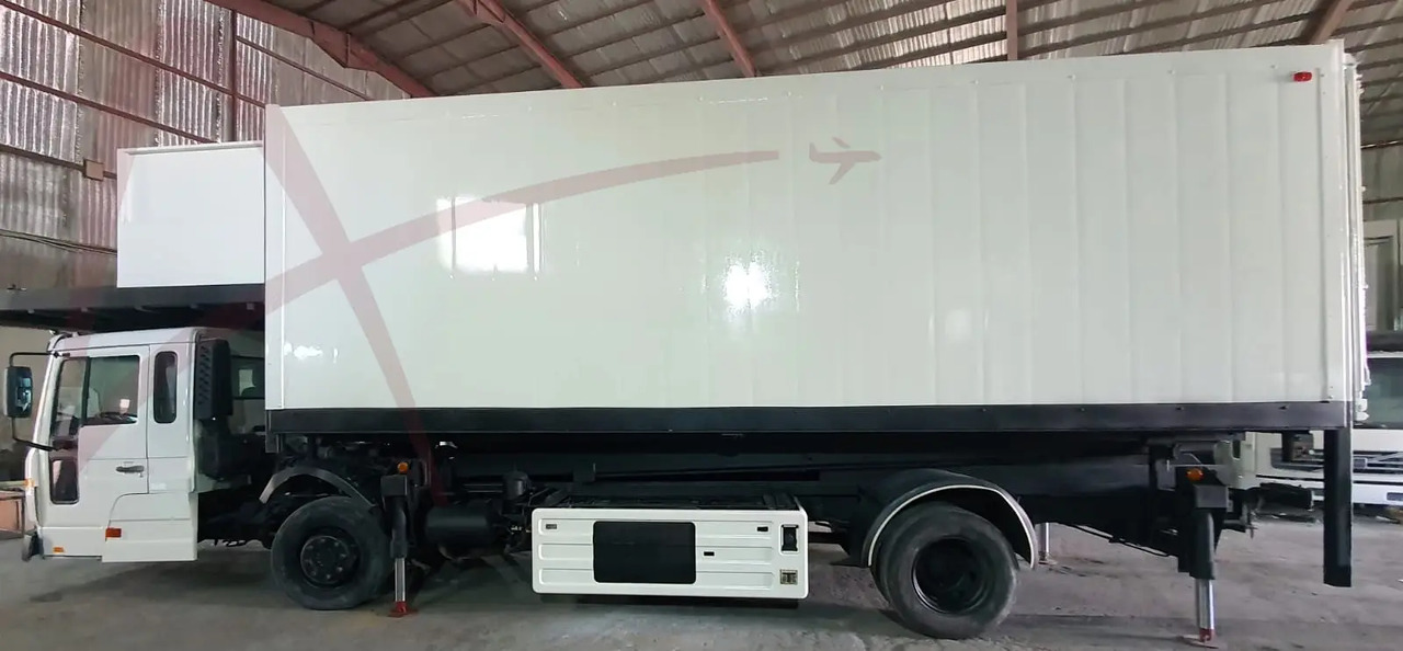 VOLVO AEROLIFT-B-VO/FL616H - Airport catering truck: picture 3 VOLVO AEROLIFT-B-VO/FL616H - Airport catering truck: picture 3