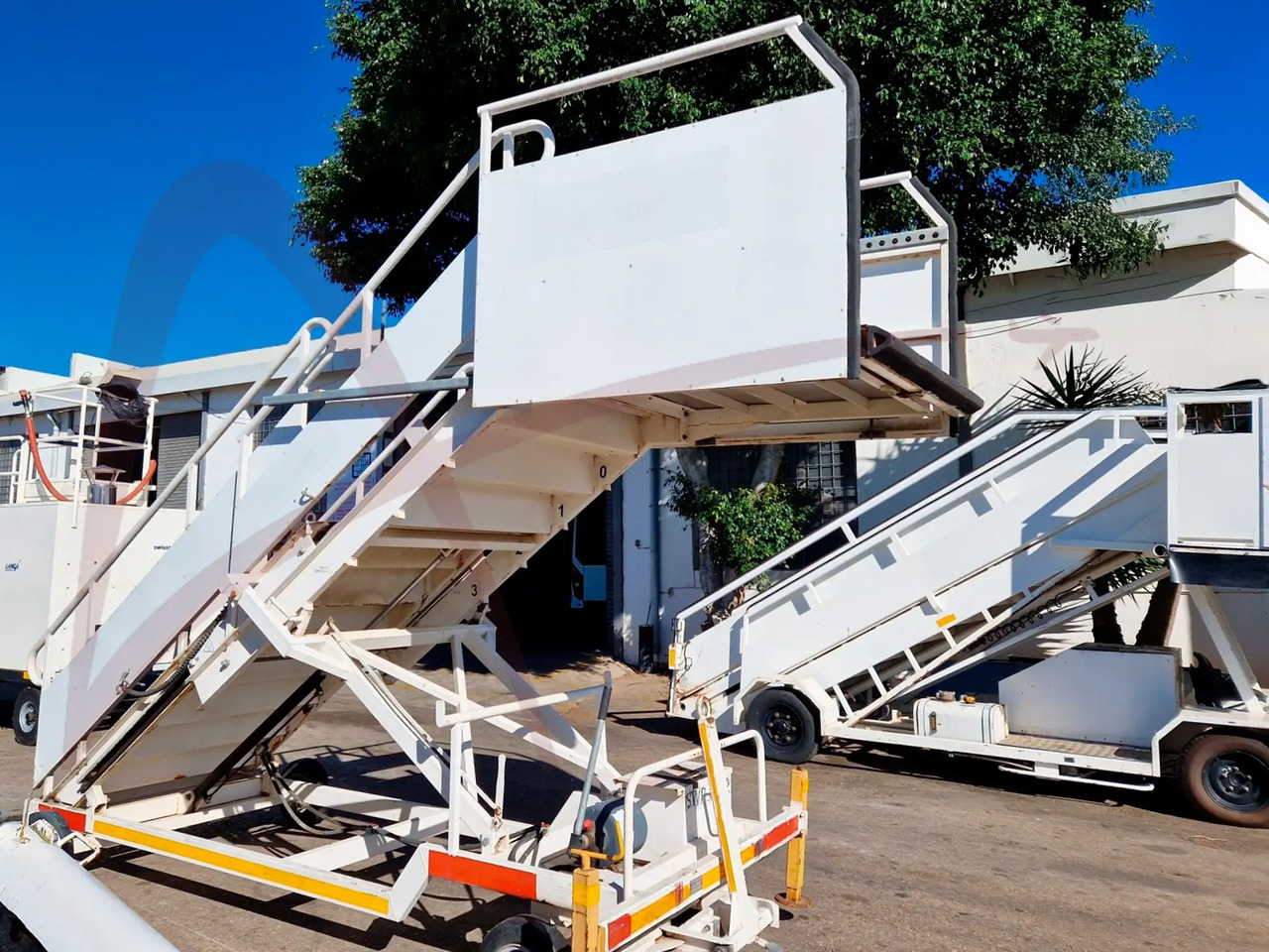 YUMBO ERP-RM-I - Passenger stairs: picture 1 YUMBO ERP-RM-I - Passenger stairs: picture 1