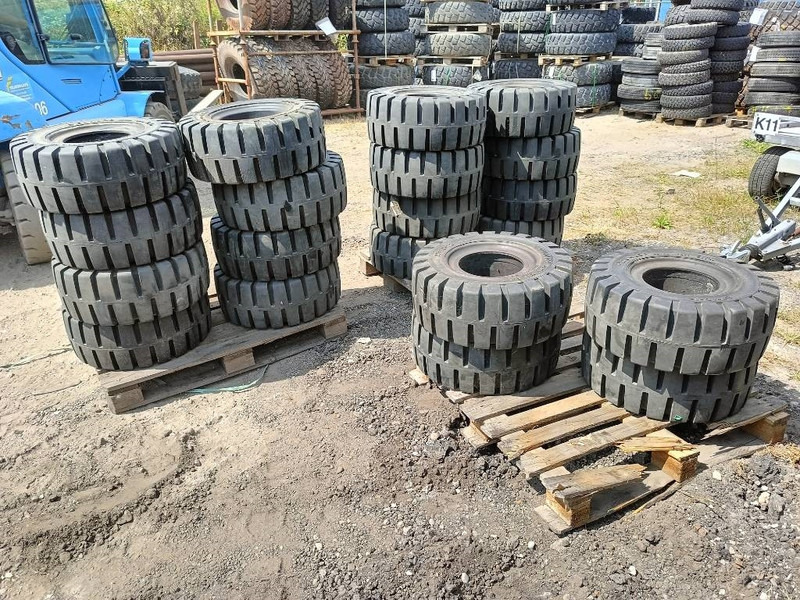 Banden landbouwbanden michelin dunlop 9.5R17.5 + 2 - Wheels and tires for Construction machinery: picture 4 Banden landbouwbanden michelin dunlop 9.5R17.5 + 2 - Wheels and tires for Construction machinery: picture 4