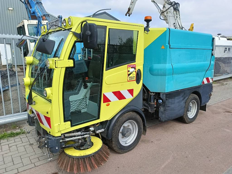 Bucher CityCat 2020 vacuum water bezemwagen veegmachine - Road sweeper: picture 1 Bucher CityCat 2020 vacuum water bezemwagen veegmachine - Road sweeper: picture 1