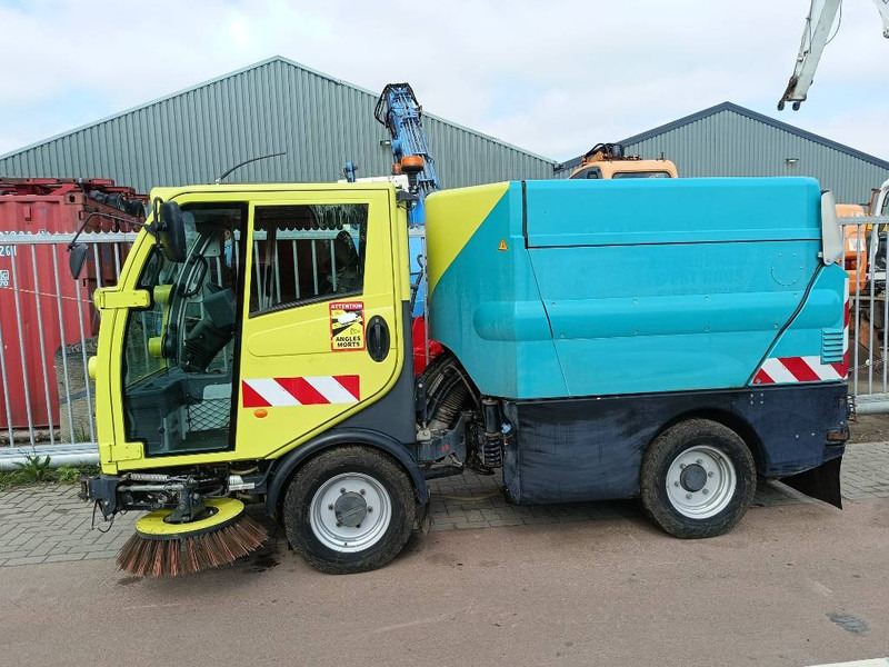 Bucher CityCat 2020 vacuum water bezemwagen veegmachine - Road sweeper: picture 4 Bucher CityCat 2020 vacuum water bezemwagen veegmachine - Road sweeper: picture 4