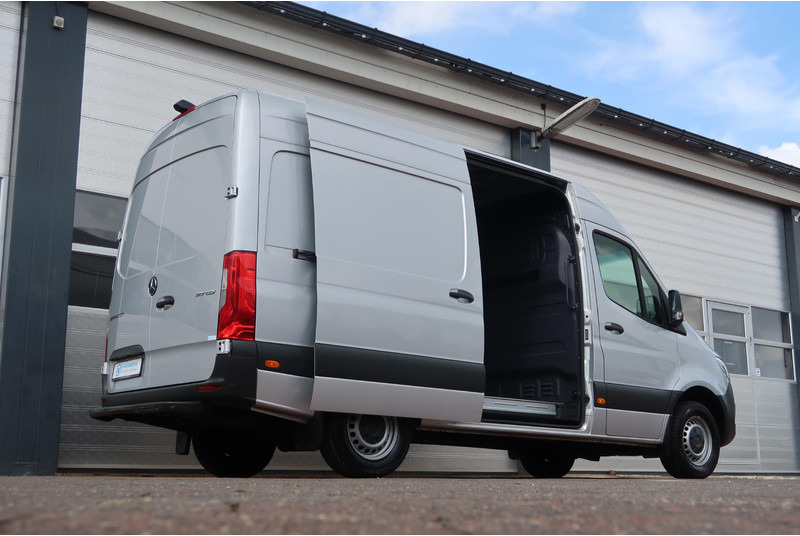 Mercedes-Benz Sprinter 317 CDI L2H2 AUT/ CAMERA/ LED/ CRUISE/ CLIMA/ MBUX - Panel van: picture 4 Mercedes-Benz Sprinter 317 CDI L2H2 AUT/ CAMERA/ LED/ CRUISE/ CLIMA/ MBUX - Panel van: picture 4