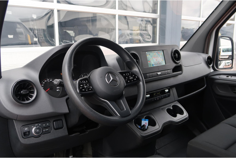 Mercedes-Benz Sprinter 319 CDI V6 L2H2 Mercedes-Benz Sprinter 319 CDI L2H2 AUT/ CAMERA/ LED/ CRUISE/ CLIMA/ STANDKACH - Small van: picture 2 Mercedes-Benz Sprinter 319 CDI V6 L2H2 Mercedes-Benz Sprinter 319 CDI L2H2 AUT/ CAMERA/ LED/ CRUISE/ CLIMA/ STANDKACH - Small van: picture 2