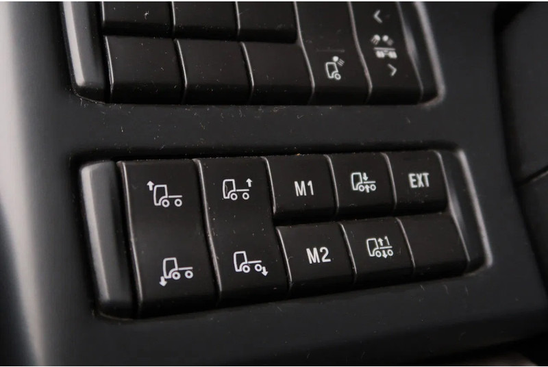 Scania P500 6x2/ FULL AIR/ HYDRAULIC/ LEATHER/ 2.950 WB/ DIFF LOCK/ SLIDE DISH - Tractor unit: picture 4 Scania P500 6x2/ FULL AIR/ HYDRAULIC/ LEATHER/ 2.950 WB/ DIFF LOCK/ SLIDE DISH - Tractor unit: picture 4