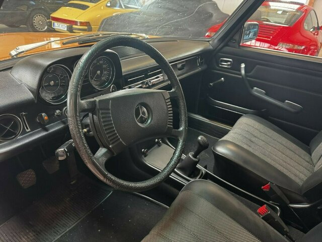 MERCEDES-BENZ 200 D/8 W115 - Sedan: picture 4 MERCEDES-BENZ 200 D/8 W115 - Sedan: picture 4
