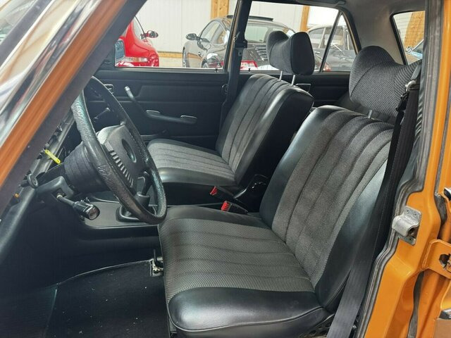 MERCEDES-BENZ 200 D/8 W115 - Sedan: picture 3 MERCEDES-BENZ 200 D/8 W115 - Sedan: picture 3
